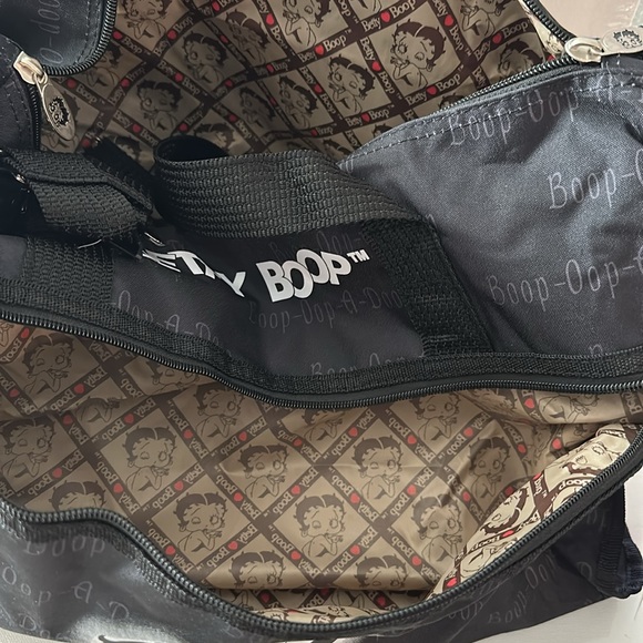 NWT Betty Boop Large Travel Carryon Bag with Detachable/Adjustable Strap. - Picture 11 of 11